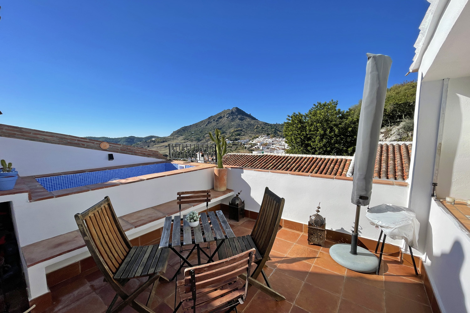 TERRACE WITH PLUNGE POOL & NICE VIEWS