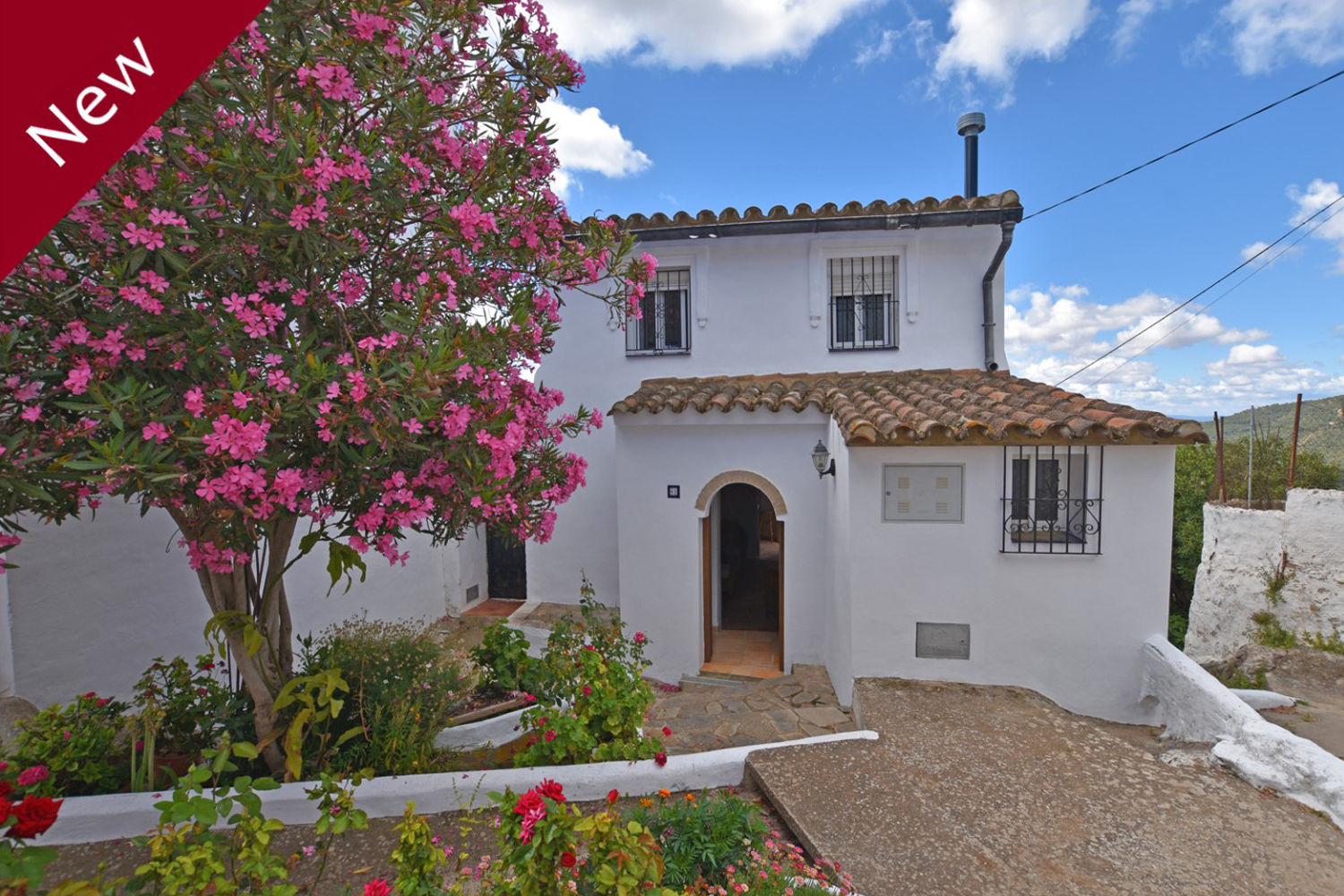 SIMPLY CHARMING ~ CUTE TRADITIONAL HOUSE IN A QUIET LOCATION