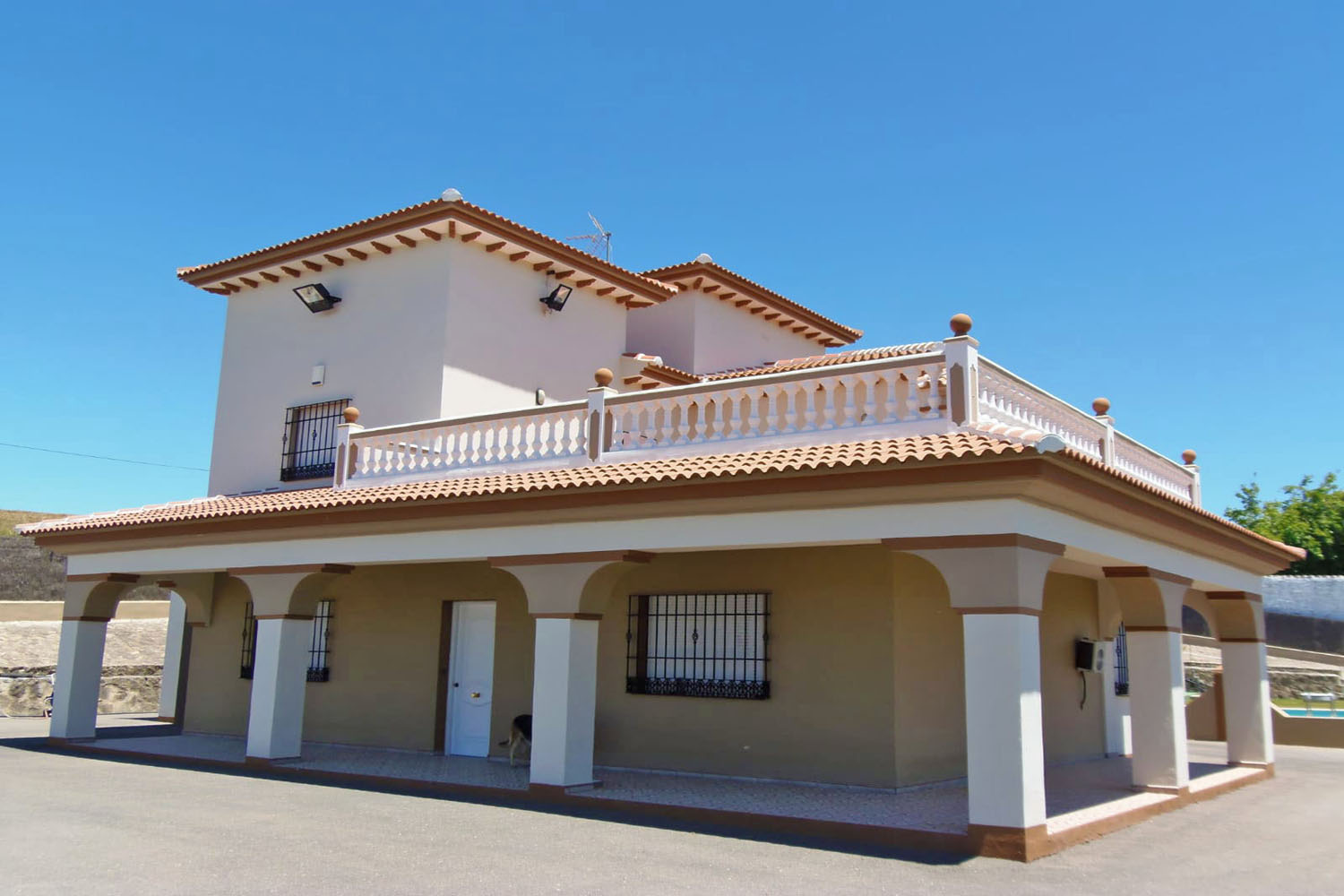 MODERN VILLA NEAR RONDA WITH GARDEN & POOL