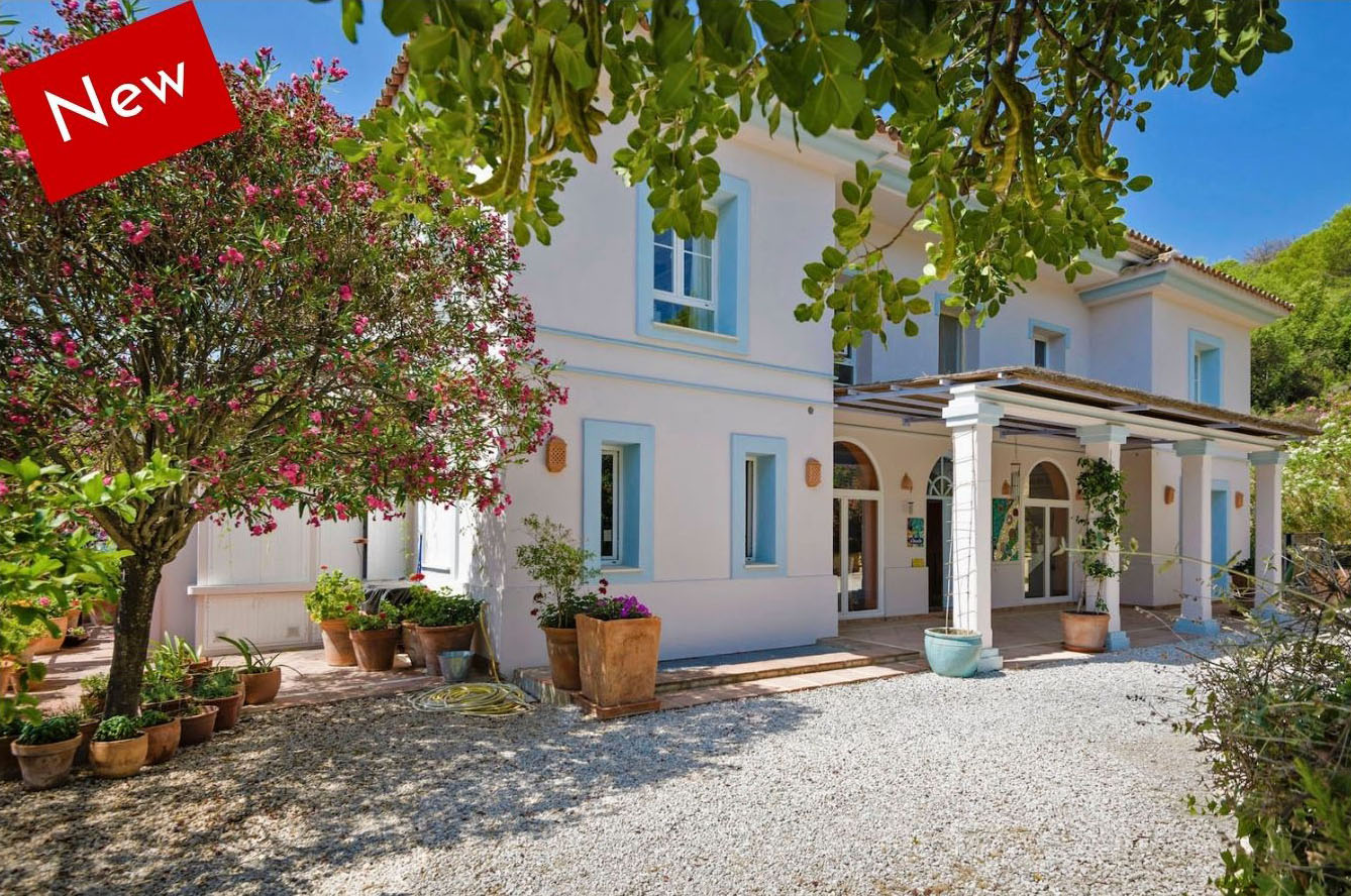 SIMPLY STUNNING ~ SELF-SUSTAINING COUNTRY HOUSE