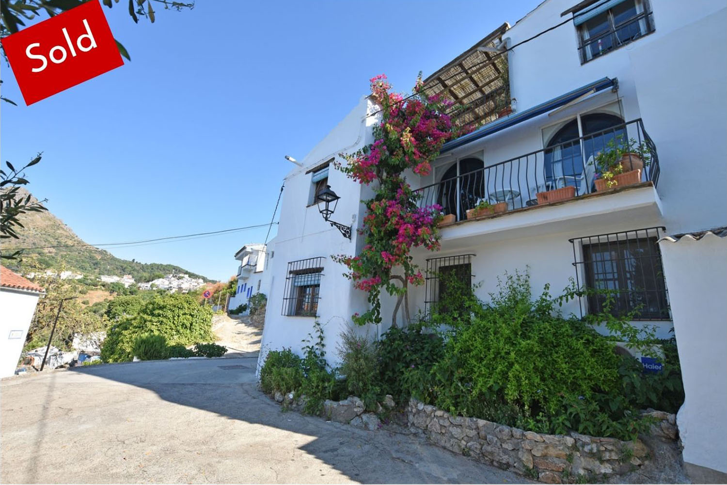 ENCHANTING OLD HOUSE - WONDERFUL VIEWS