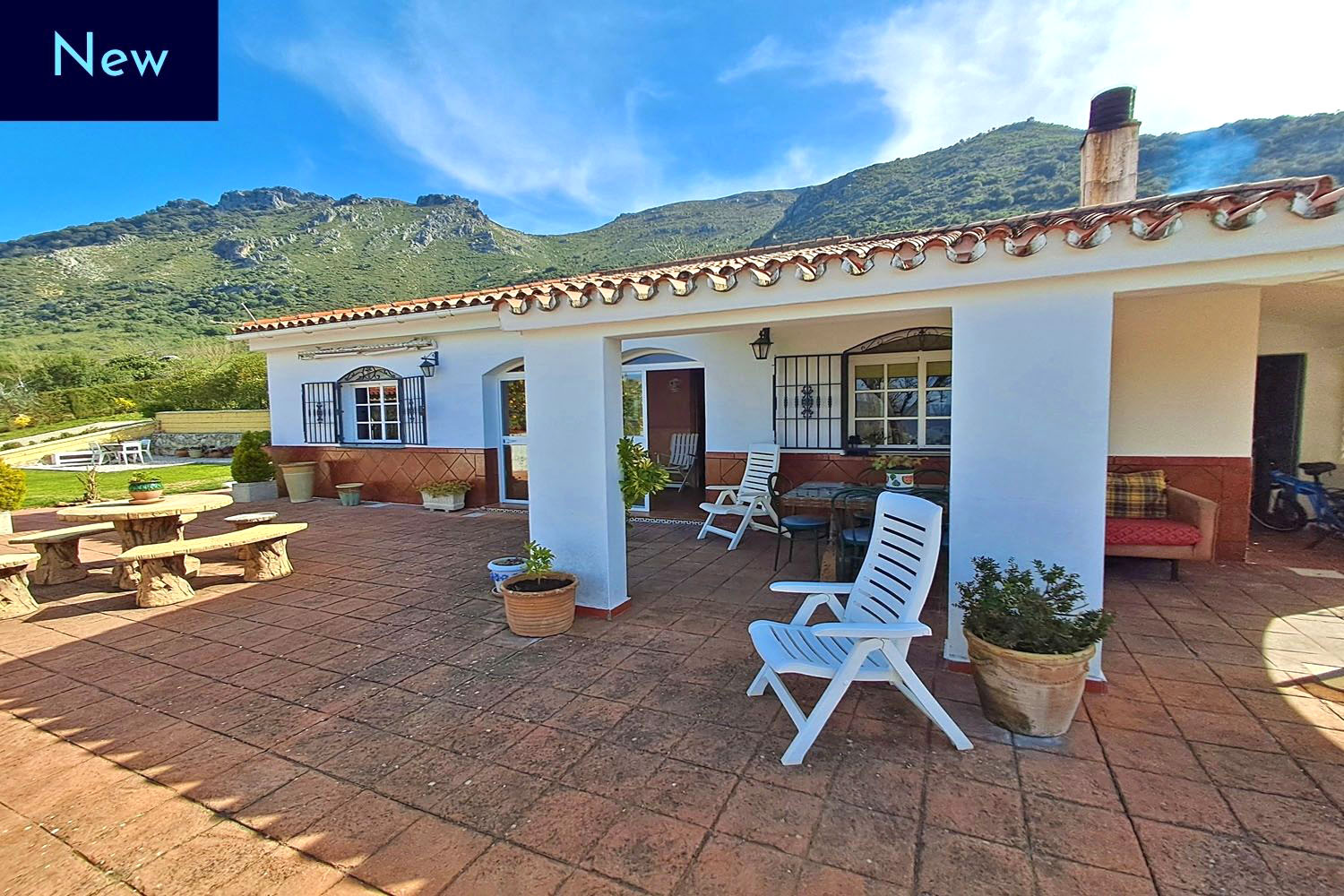 ATTRACTIVE COUNTRY HOUSE - LOVELY RURAL SETTING - CLOSE TO GAUCÍN